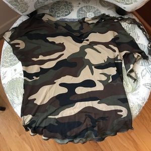 BEDO Top - size Large, Camo print